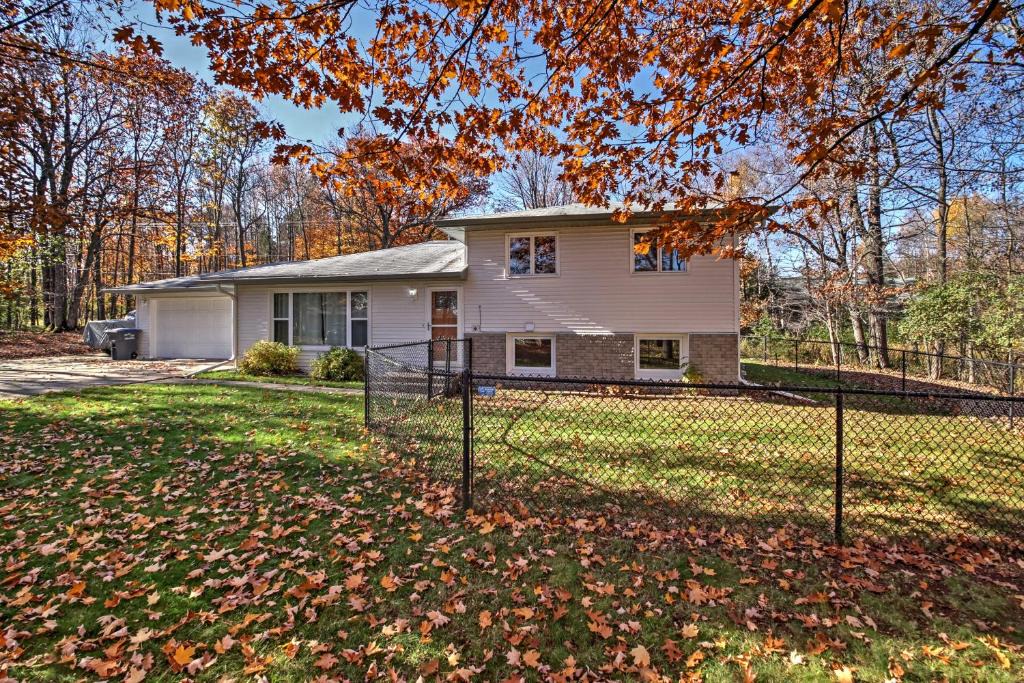 Kenwood House | Quaint Duluth Hideaway w/Private Fenced-In Yard!