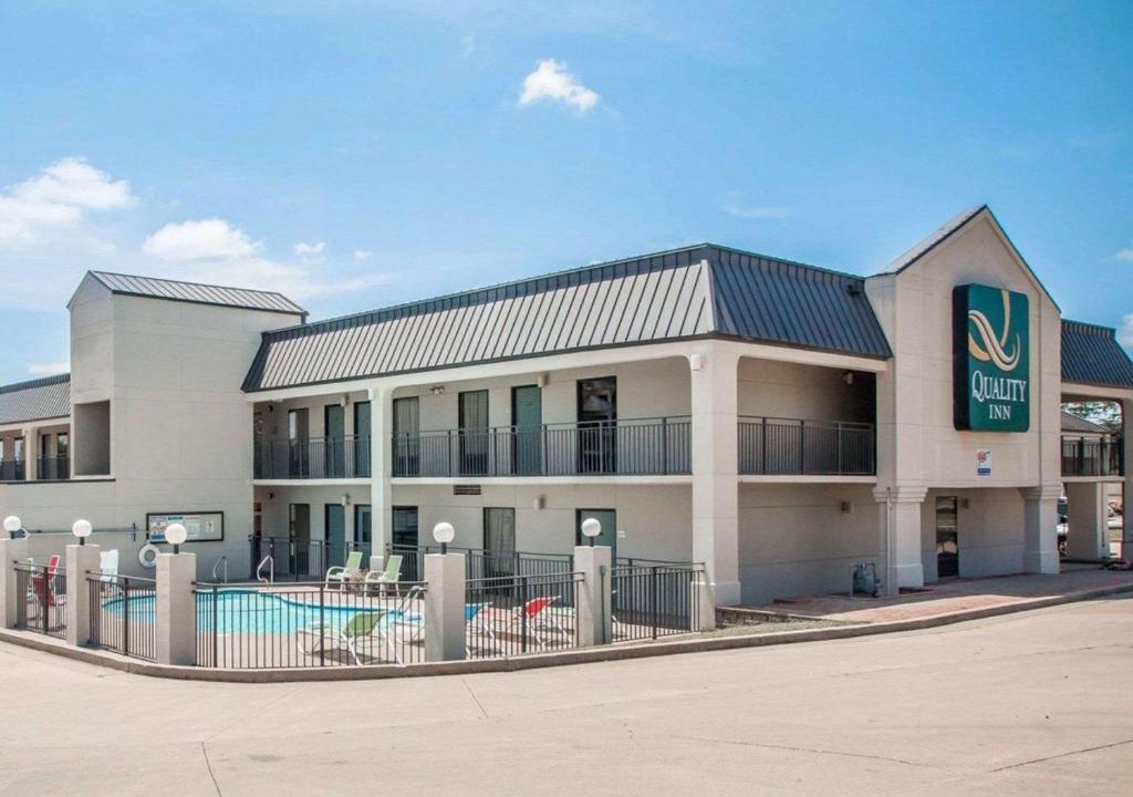 Turners Hotel | Quality Inn US65 & E Battlefield Rd Springfield