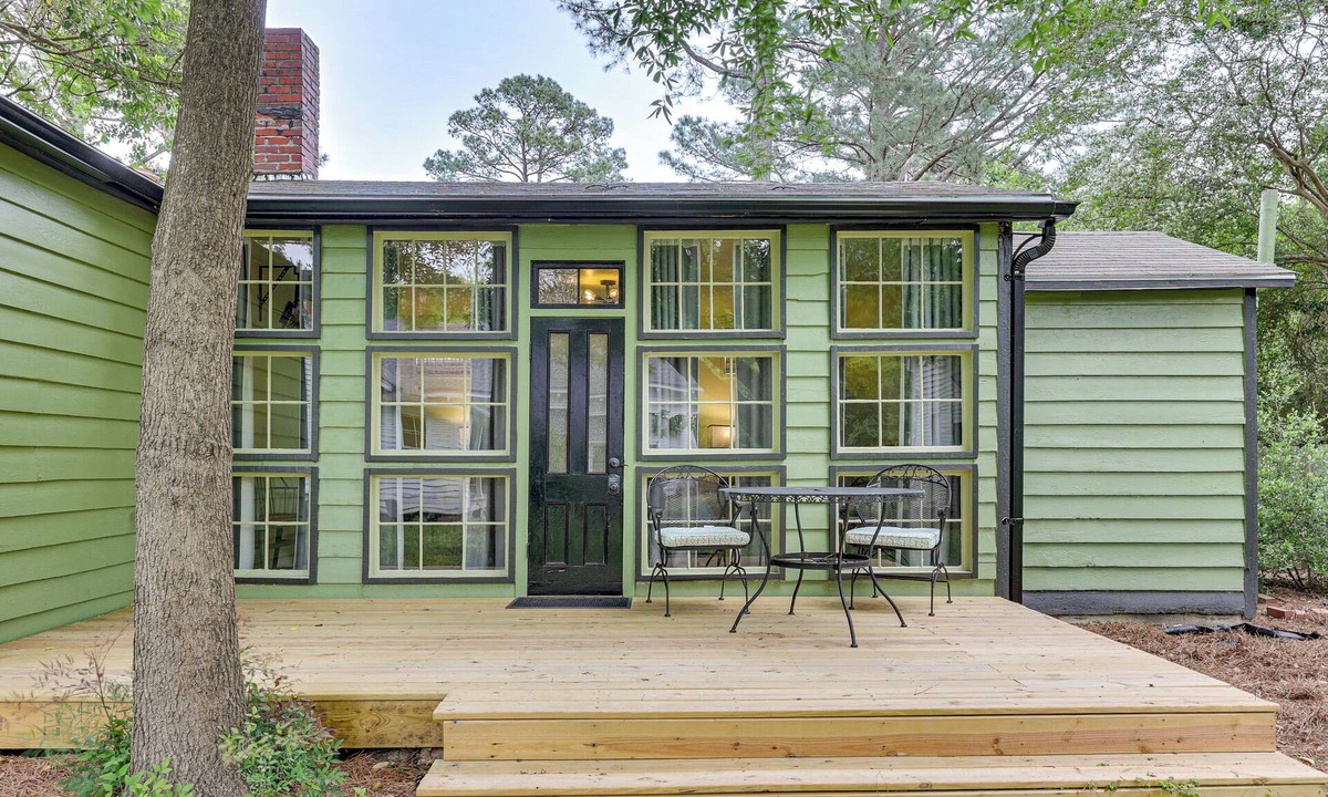 Enfield Apartment | Quiet Tree-Lined Yard & EV Charger: Near I95
