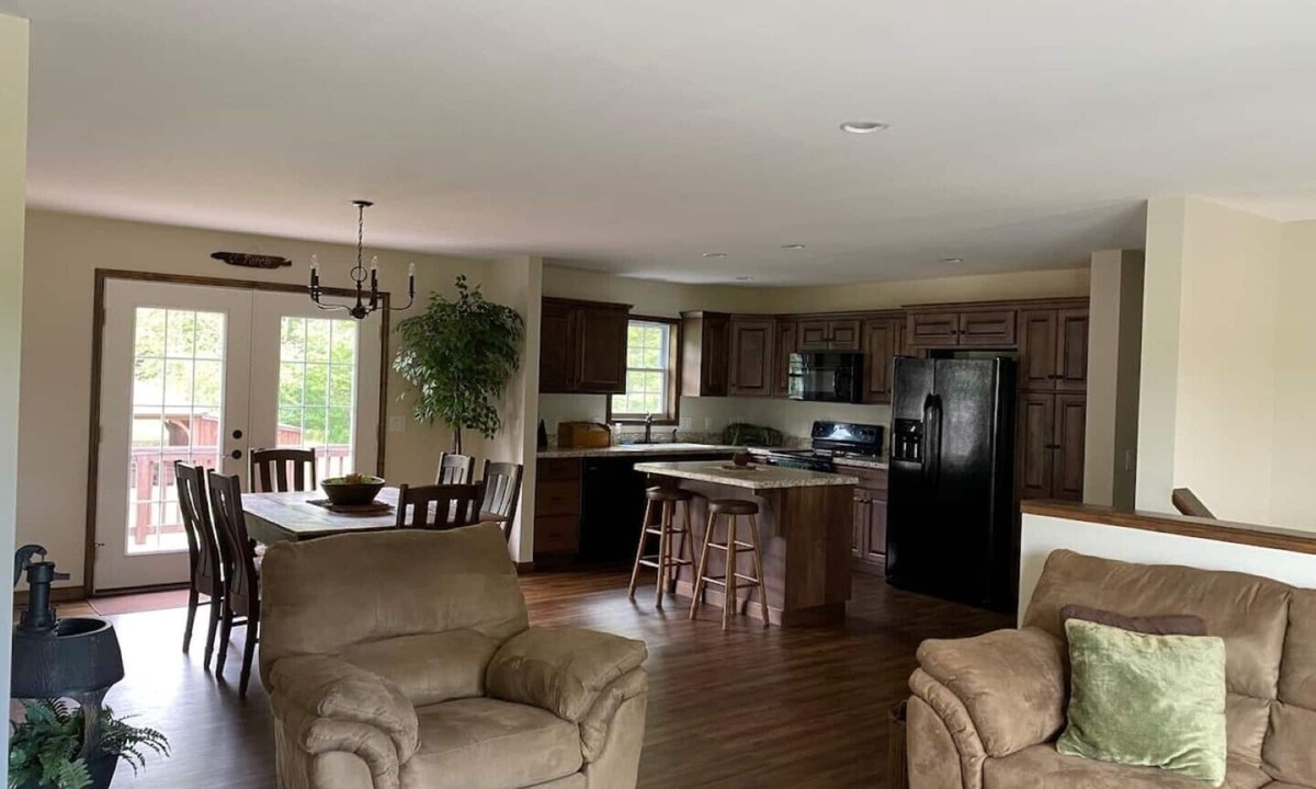 Cassville House | Raystown’s Rustic Homestead