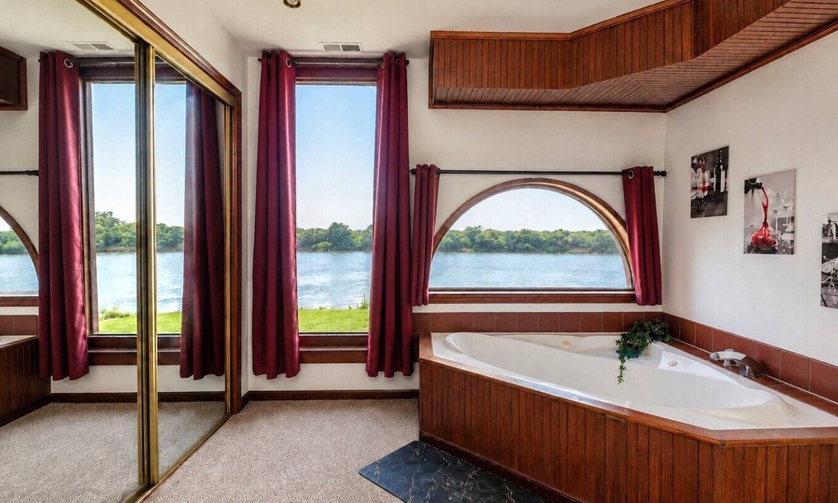 St. Joseph Cabin | Riverfront 2 BR Jacuzzi Cabin w/Sunset Balcony