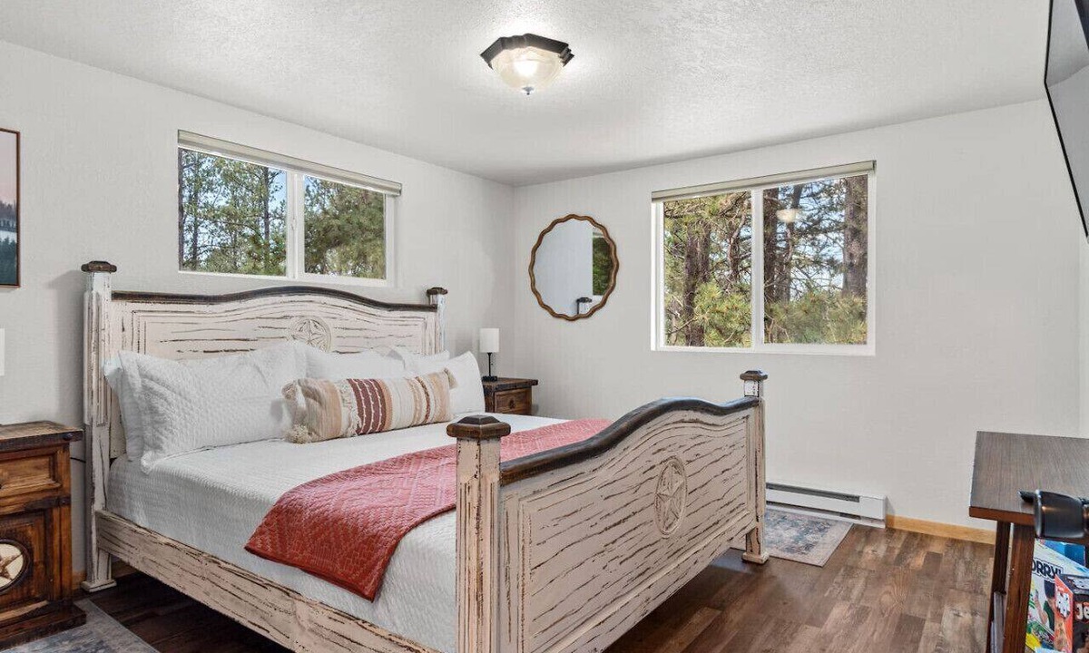 Custer Apartment | Rustic Sanctuary: Firepit + Sauna + Wildlife Watching