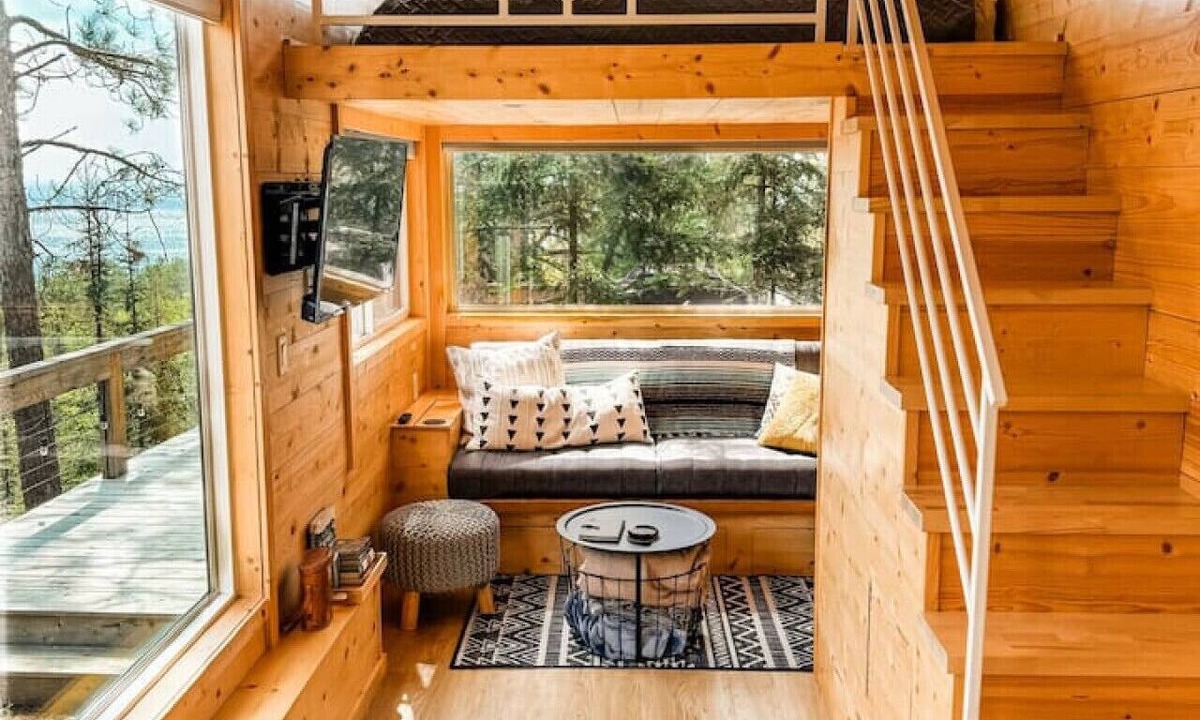 Silver Bay House | Secluded tiny house overlooking Lake Superior