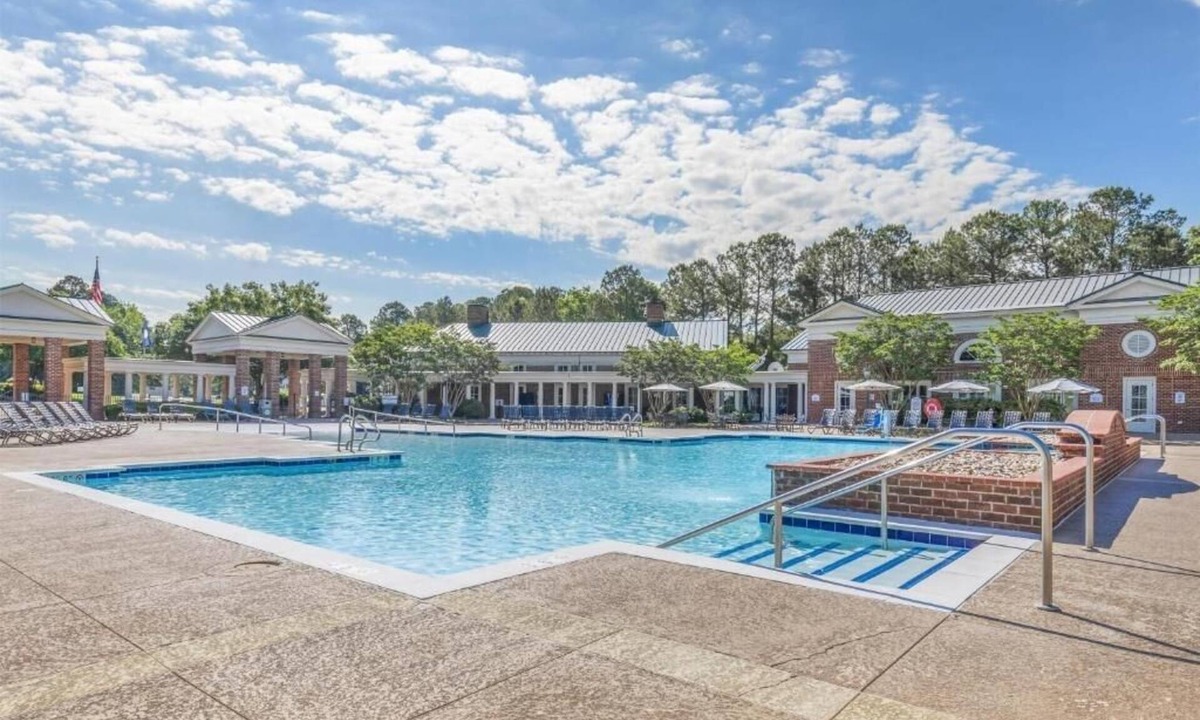 Berkeley Hotel | Spacious Two 4BR Suite with Full Kitchen, Balcony, and Fireplace