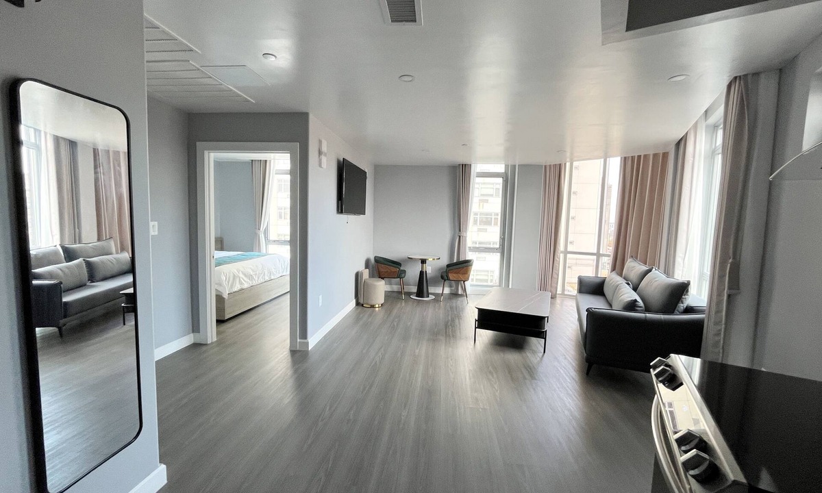 Queens Hotel | Starlight Hotel