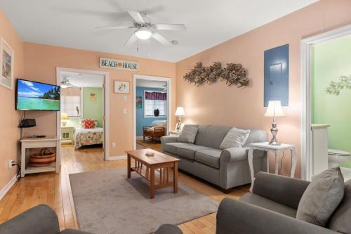 Hampton House | Stay Steps from Beach with Pool AC Parking
