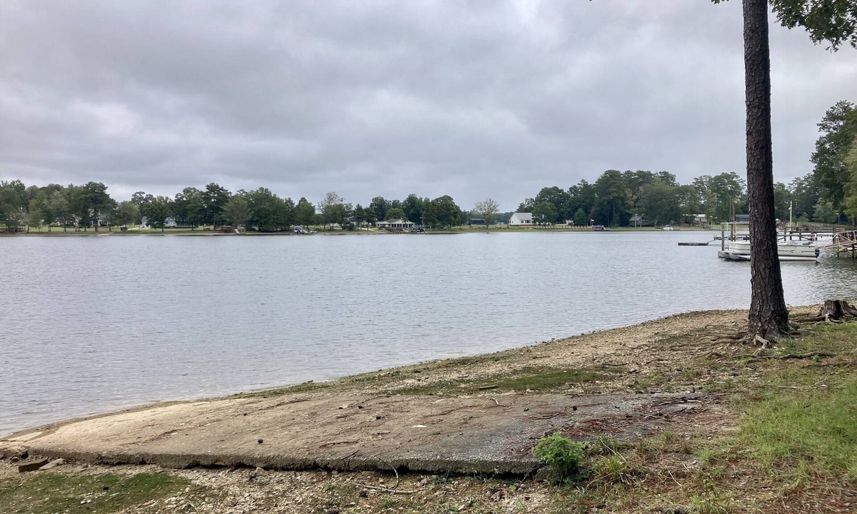 Prosperity House | Stunning Waterfront Views at Captain Bob's Lake House