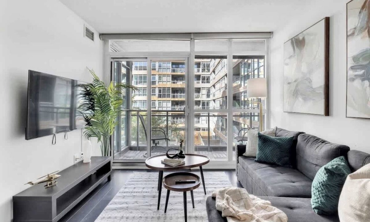 CityPlace Apartment | Sun-drenched urban studio loft sleeping up to 6