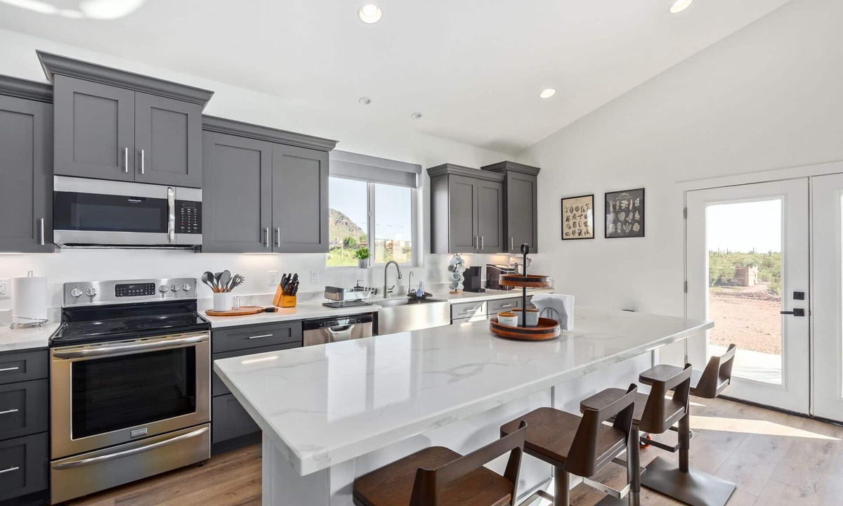 Apache Junction House | Superstition Mountains Modern Getaway