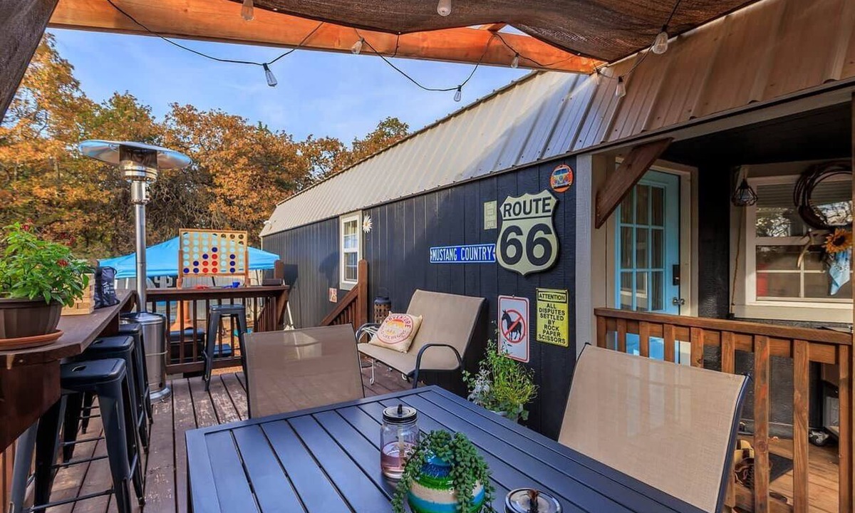 Edmond Cabin | Tiny Cabin w Deck Grill Hammocks Pool & Firepit