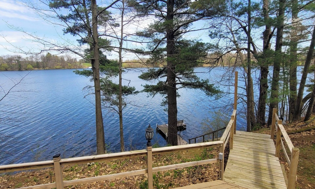 Turtle Lake Cabin | Updated Lakefront cabin with AC in Turtle Lake - 2 bedrooms