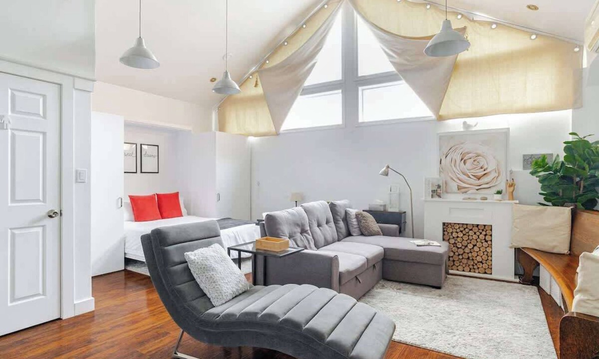 Belleville Apartment | Work, Rest, Visit & Explore | Cozy Downtown Studio