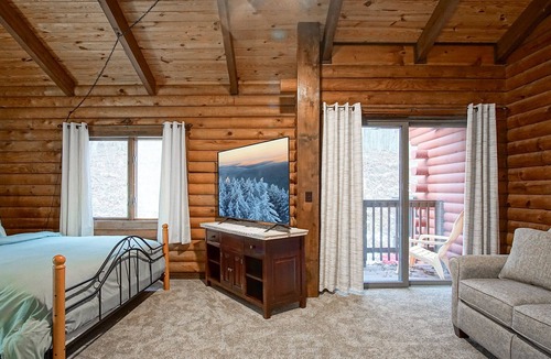 South Mountain House | 2 Br Plus Loft: Hawthorne Valley 4
