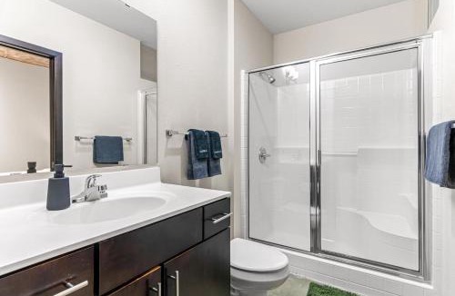 Warehouse District Apartment | 2KBD2BA Steps from Target Center+GYM+KTCHN+LNDRY