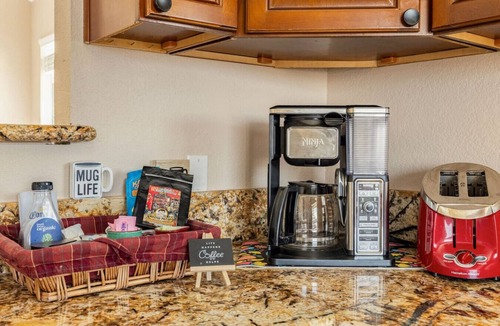 Glendale House | 3B w/pool for groups near stadium & entertainment
