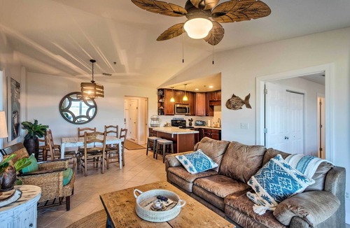 Darien Condo | 3rd-Floor Riverfront Condo: Walk to Downtown Eats!