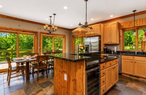Apple River House | 4BR | Pool Table + Foosball |