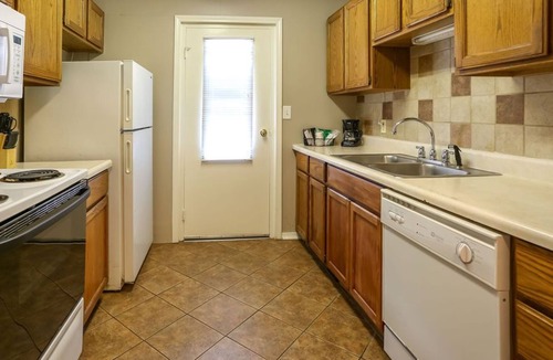 Indian Point Resort | 6 Bdrm / 4 Bath / 2 Kitchen Unit LESS THAN 2 MILES TO SILVER DOLLAR CITY