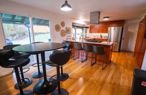 Friendly House | 6BR-Spacious-Bright-Modern