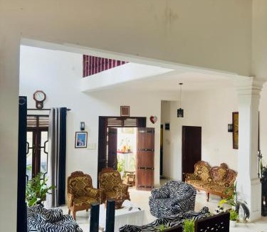 Yatinuwara Hostel | Akshi Hostel