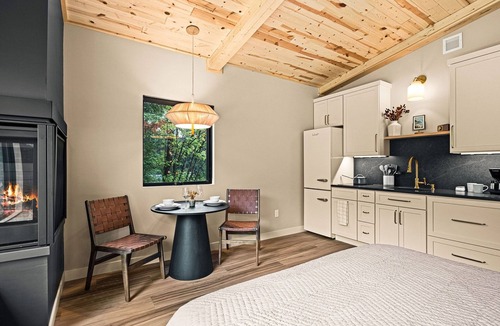 North Shore Resort | All 6 Cabins · Full property rental