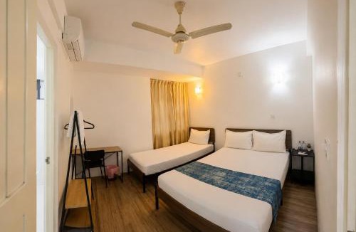Male House | Arrival View