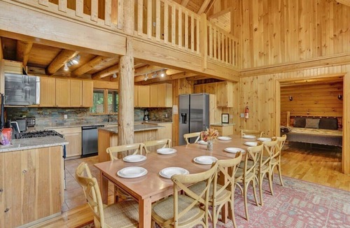 Briar Crest Woods Cabin | Authentic Pocono Log Cabin | Hot Tub | Lake Access