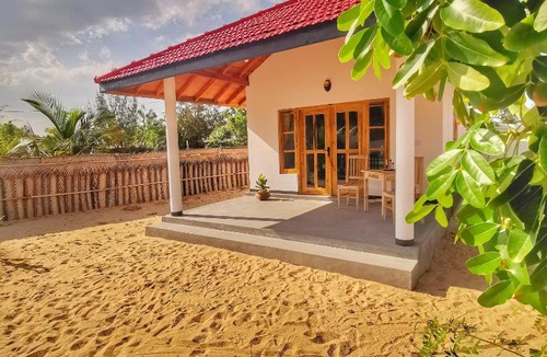 Pottuvil Division 2 Apartment | Baduas Paradise Rooms Lagoon & Ocean