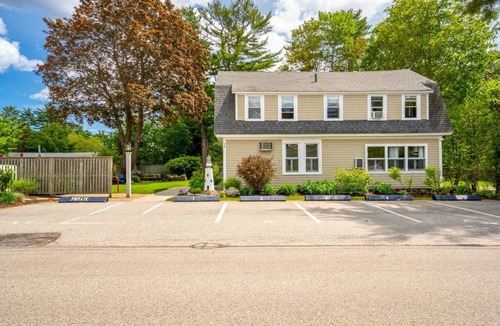 Ogunquit House | Beautiful Inn, Lighthouse Landing. Sleeps 18-20