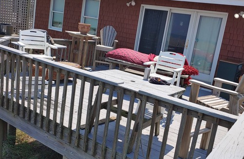 Kill Devil Hills Apartment | Beautiful Ocean Front Studio with direct beach and access to a deck.