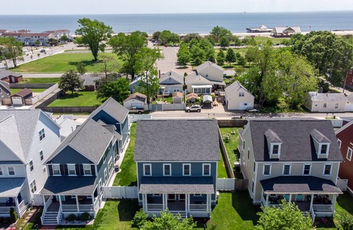 Buckroe Beach House | Big, Beautiful & Beachside Bliss - Sleeps 10!