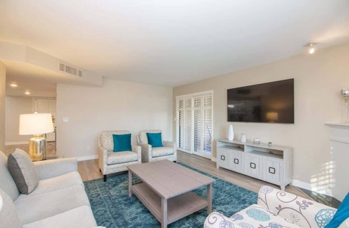 Camelback East Apartment | Biltmore Chic Condo by Golf Course & Hiking Trails