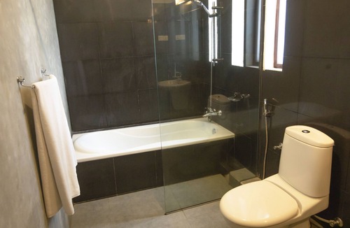 Alawwa Hotel | Birds Park Polgahawela