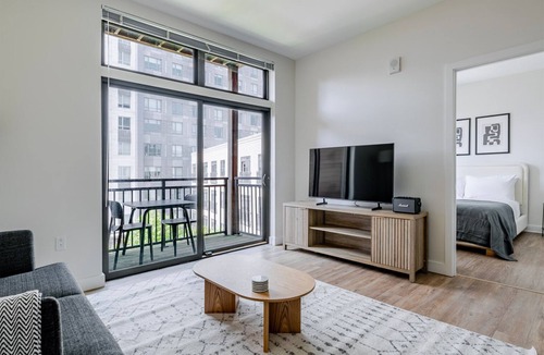 Assembly Square Apartment | Blueground | Assembly Square, pool, nr Mystic River