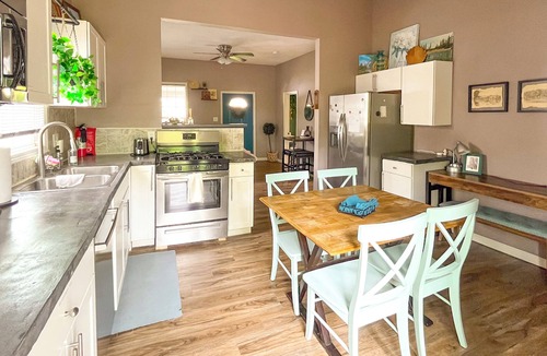 West Central House | Boho 2 Bed 2 Bath w/Deck & Fire Pit - 4 Mins to Downtown - Kid & Dog Friendly
