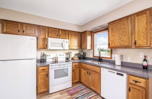 Homerville Apartment | Boho Bungalow | Amish Country + Outdoor Patio