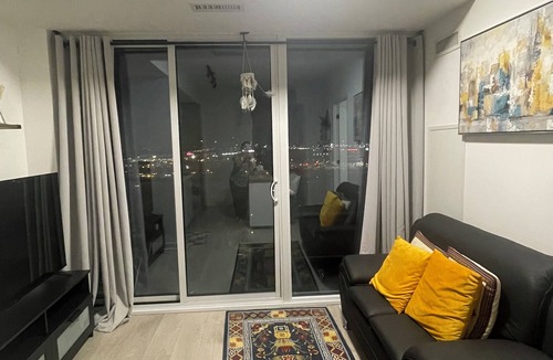 The Queensway Condo | Bright and comfortable one bedroom plus den condo