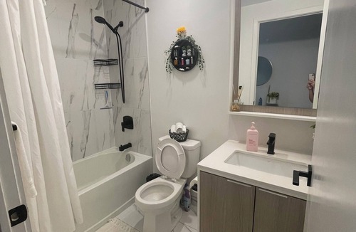 The Queensway Condo | Bright and comfortable one bedroom plus den condo