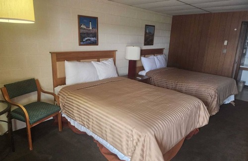 Quinter Hotel | Budget-Friendly Stay w/Comfortable Beds + Convenient Highway Access - 2 Units!