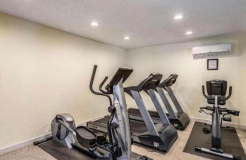 Ithaca Hotel | Budget Inn