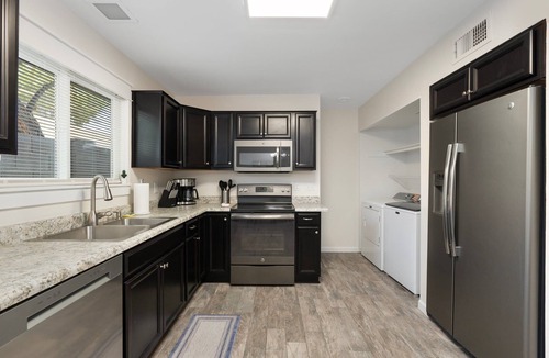 Mesa House | Button Bungalow, Spring Fun & Golfing, Hot Tub,BBQ