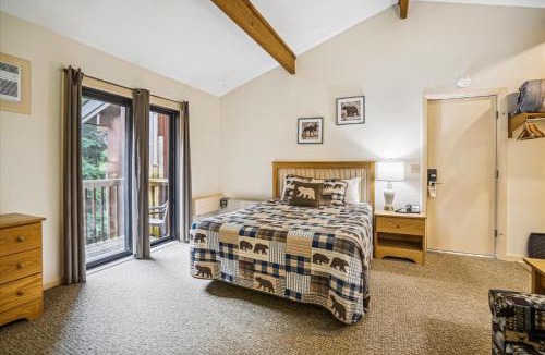 West Bridgewater Hotel | Cedarbrook Queen Studio 207