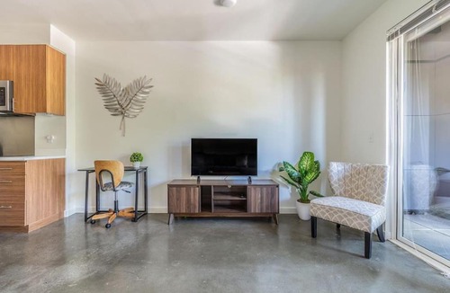 Mann Apartment | Central District Condo | Modern| Rooftop