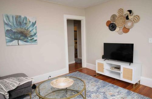 Beverly Apartment | Charming Downtown Gem. 2 minutes to Salem. Workspace Included