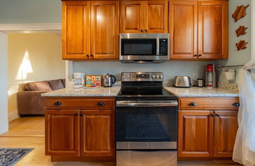 Gloucester Apartment | Charming Downtown Gloucester Retreat. Walk to Restaurants, Museums, Waterfront