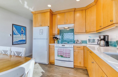 Oceanside House | Charming Oceanfront Getaway with Gorgeous Water Views and Easy Beach Access