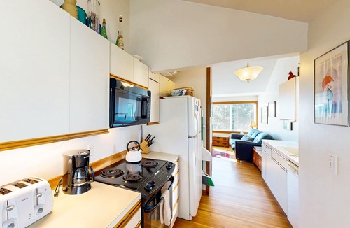 Cannon Beach Cottage | Charming, oceanfront cottage with WiFi & easy beach access