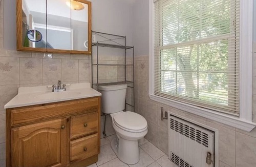 Roselle House | Charming Private Room Complete4