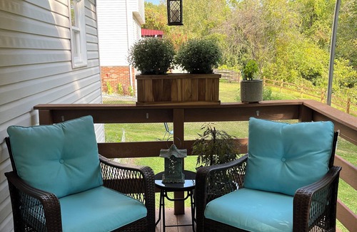 Manor House | Charming, spacious 3-bedroom, 3BA house. Private, convenient, and immaculate.