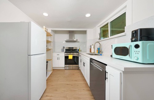 South San Gabriel Apartment | Charming studio with WiFi and AC in welcoming Rosemead